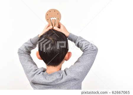 Wooden bulb with back view 62667065