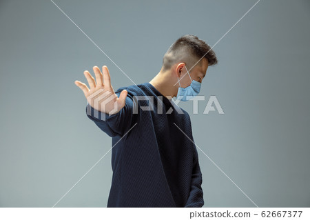 Medic in protective mask, coronavirus illustration concept 62667377