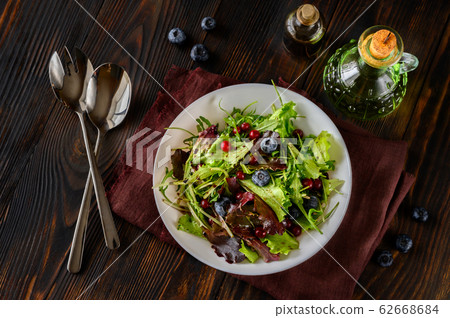 Bowl of fresh lettuce with berries 62668684