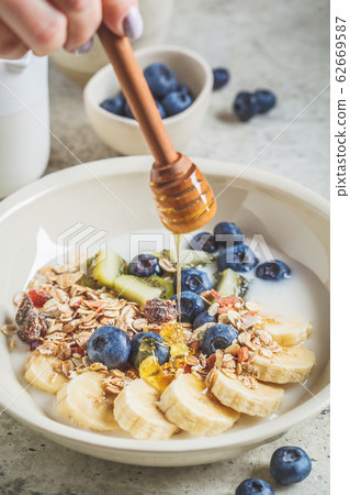 Muesli with yogurt, fruits and honey Muesli with yogurt, fruits and honey 62669587