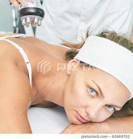 Perfect radio treatment. Woman at spa procedure. 62669782