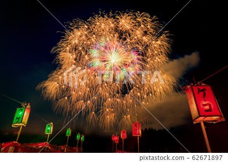 “ Shishakudama” Katagai煙花朝原神社秋天祭新潟縣大谷市Katagai大型煙花 “ Shishakudama” Katagai煙花朝原神社秋天祭新潟縣大谷市Katagai大型煙花 62671897