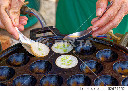 Kanom Krok - coconut rice pancakes from Thailand Kanom Krok - coconut rice pancakes from Thailand 62674362