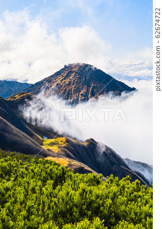 Hiuchiyama mountain climbing in autumn (Yakiyama view from Hiuchiyama) Hiuchiyama mountain climbing in autumn (Yakiyama view from Hiuchiyama) 62674722