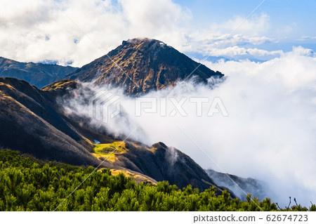 Hiuchiyama mountain climbing in autumn (Yakiyama view from Hiuchiyama) Hiuchiyama mountain climbing in autumn (Yakiyama view from Hiuchiyama) 62674723