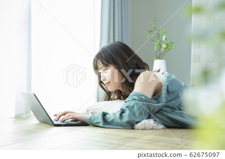 Female laptop computer 62675097