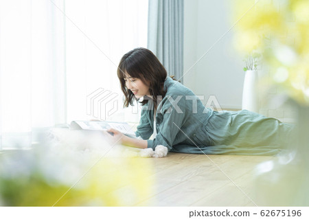 Female smartphone smartphone 62675196