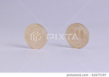 Reiwa和2019年第一年的500日元硬幣 62675397