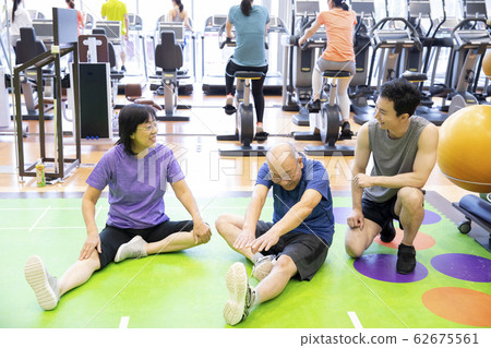 高級，老人，鍛煉，伸展運動，健身房，康復 62675561