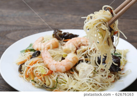 Grilled rice noodle 62676163