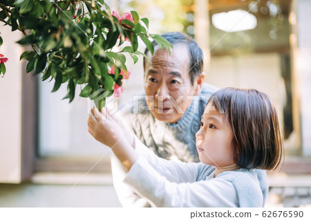 爺爺和孫子的生活方式 爺爺和孫子的生活方式 62676590