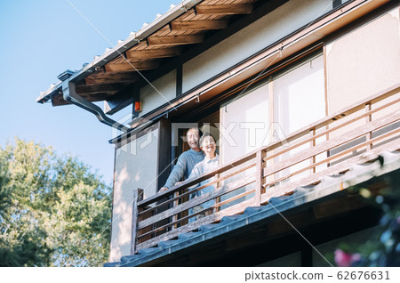 A good senior couple 62676631