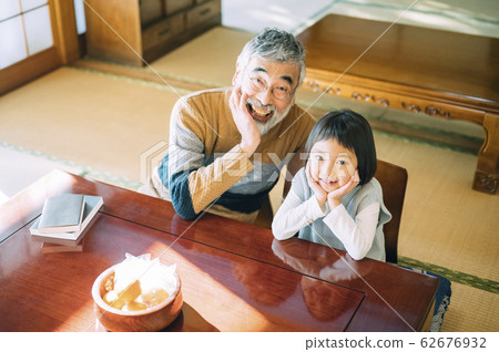 爺爺和孫子的生活方式 爺爺和孫子的生活方式 62676932