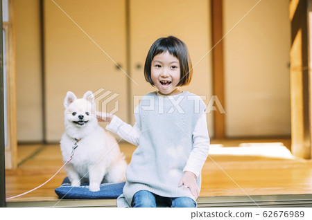 女孩和狗 62676989