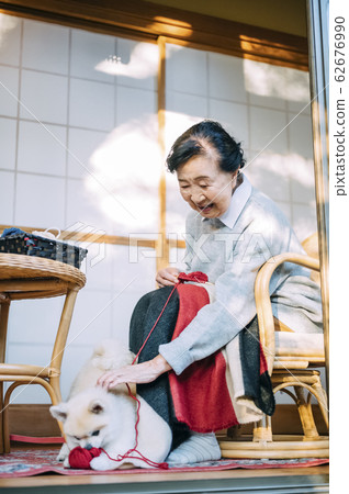 Senior relaxing with dog Senior relaxing with dog 62676990