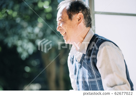 Senior lifestyle 62677022