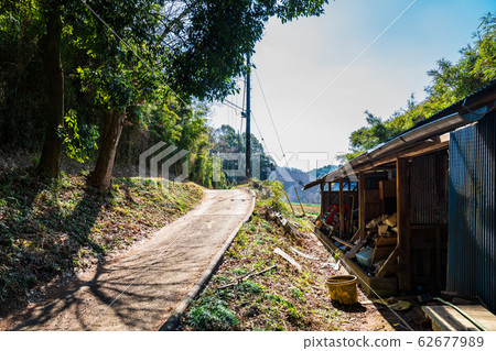Satoyama landscape with abandoned house Satoyama landscape with abandoned house 62677989