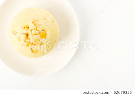 Steamed bread with corn 62679336