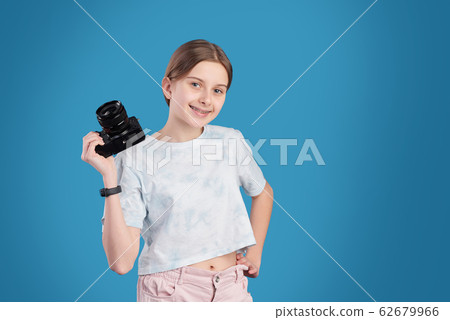 Pretty girl with professional camera Pretty girl with professional camera 62679966