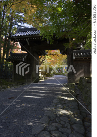 Akayama Zen Buddha Mountain gate 62682356