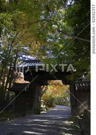 Akayama Zen Buddha Mountain gate 62682357