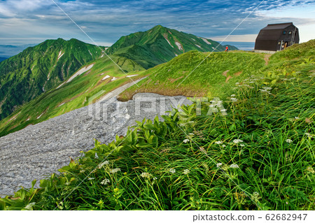 大西小屋和山。 大西小屋和山。 62682947