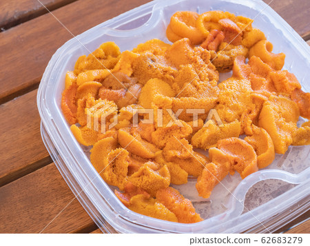 Raw Ezobafununi in a container. 62683279