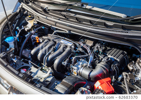 Car engine room 62683370