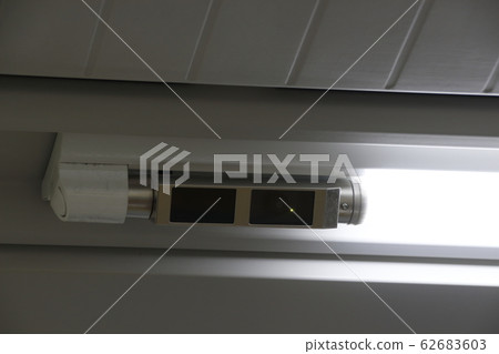 通勤火車上的安全攝像頭(JR東) 通勤火車上的安全攝像頭(JR東) 62683603