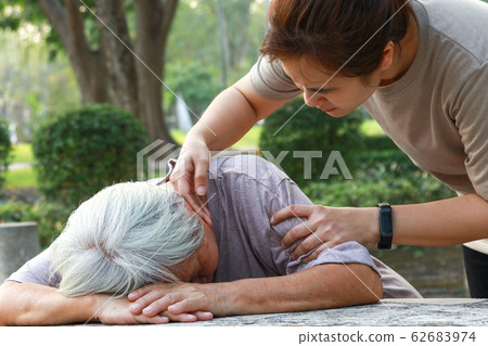 Sick asian senior woman fainted unconscious at the table, fall face down,elderly female patient stop breathing due to heart failure, cardiac arrest,severe arrhythmia, sudden unexpected death syndrome Sick asian senior woman fainted unconscious at the table, fall face down,elderly female patient stop breathing due to heart failure, cardiac arrest,severe arrhythmia, sudden unexpected death syndrome 62683974