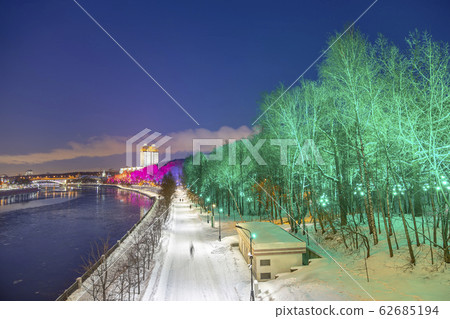 Christmas (New Year holidays) decoration in Moscow (at night), Russia Christmas (New Year holidays) decoration in Moscow (at night), Russia 62685194