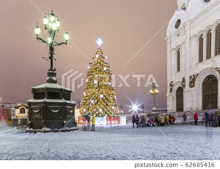 Christmas (New Year holidays) decoration in Moscow (at night), Russia Christmas (New Year holidays) decoration in Moscow (at night), Russia 62685416