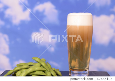 Glass beer in the blue sky 62686102