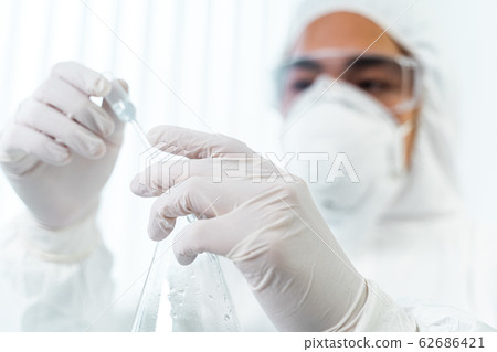 Focused photo on male hands that holding equipment 62686421