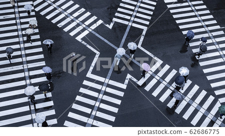 爭奪交叉路口人群 62686775