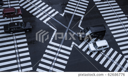 爭奪交叉路口車 62686776