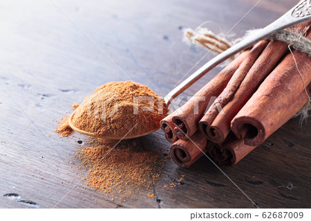 Cinnamon sticks and spoon with cinnamon powder. Cinnamon sticks and spoon with cinnamon powder. 62687009