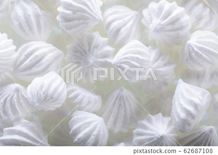 Vanilla meringue. 62687108