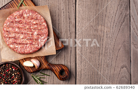 Raw Ground beef meat 62689340