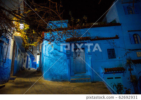 摩洛哥@夜晚在一個藍色的城市 62692931