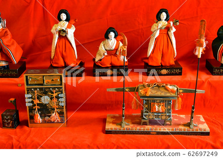 Hinamatsuri: three women Hinamatsuri: three women 62697249