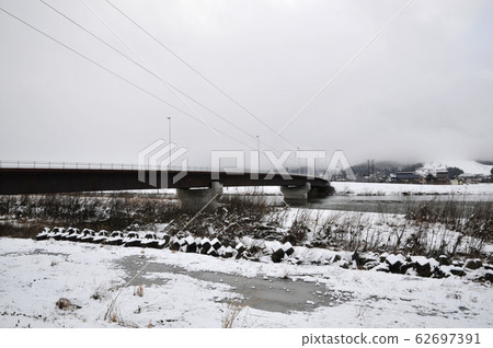 接近雪雲（魚野川，嚴市町滑雪場）03 62697391