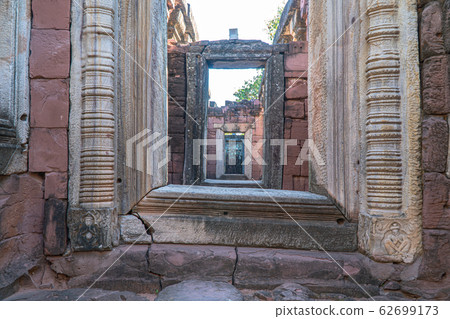 The castle gate can be seen through to the other 62699173