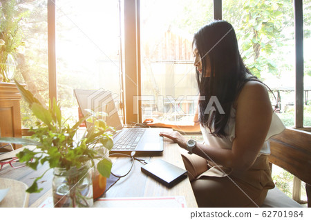 Beautiful young Asian girl working  in the cafe 62701984