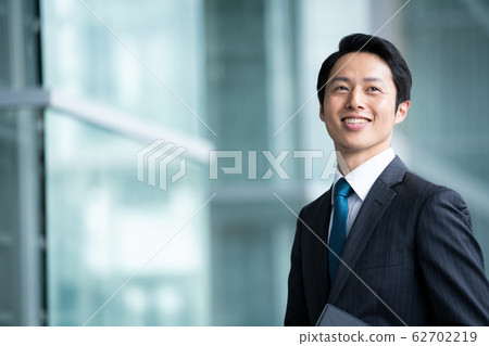 時尚的商人 62702219