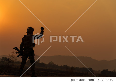 silhouette action soldiers 62702859