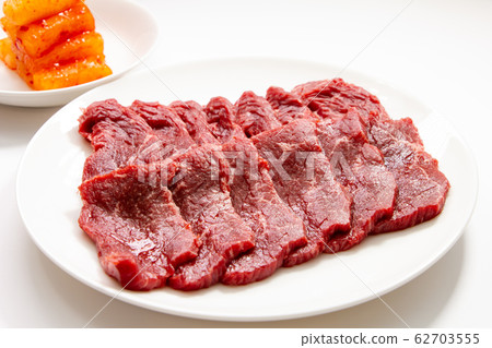 For domestic beef, peach and yakiniku (about 200g). In the back of the photo is a kimchi (radish kimchi). (White plate, white background) 62703555