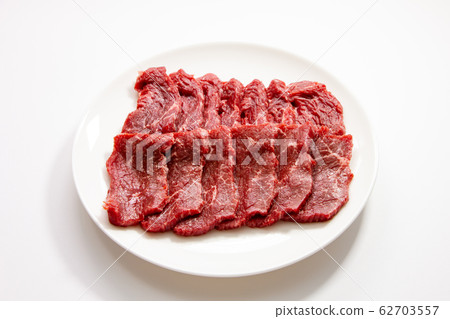 For domestic beef, peach and yakiniku (about 200g). (White plate, white background) 62703557