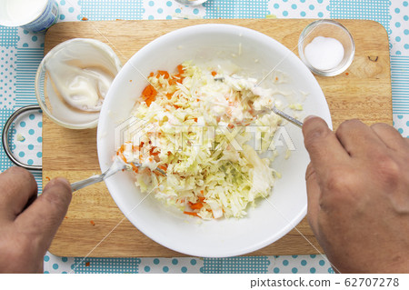 Chef cooking Coleslaw / 62707278