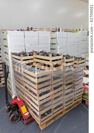 Pallet Jack Crate Load Pallet Jack Crate Load 62709081